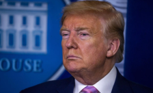 Трамп го предупреди Иран дека ќе биде „силно погоден“ со нови напади | Сител Телевизија