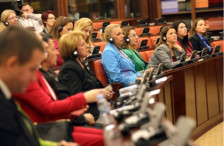 Една третина од пратениците во ЕУ се жени, во Македонија 37,5 отсто | Сител Телевизија