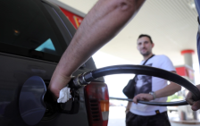 Владата на седница ќе донесе мерки за ублажување на ценовниот скок на горивата | Сител Телевизија