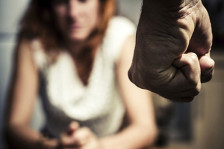 Жена претепана од сопругот, 23-годишна девојка следена од поранешниот партнер | Сител Телевизија