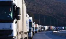 Проблемот со транспортерите најверојатно ќе се реши преку издавање годишни визи со повеќекратен влез и излез од Шенген зоната | Сител Телевизија