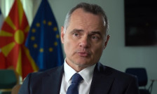 Францускиот амбасадор вели дека гаранции се невозможни, Mицкоски подготвен да чека децении за уставните измени | Сител Телевизија