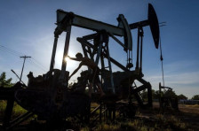 Цената на нафтата расте додека се приближува рокот за ултиматум на Трамп кон Иран | Сител Телевизија