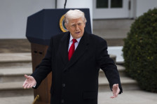 Трамп вели дека мостовите и електричните централи во Иран се следните цели | Сител Телевизија