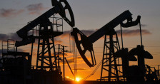 ИЕА очекува пад на производството на нафта во 2026 година на околу 102,2 милиони барели дневно | Сител Телевизија
