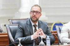 Љутков: Македонскиот јазик е жив израз на нашето постоење и историја, кој се пренесува и ја отсликува силата и истрајноста на народот | Сител Телевизија