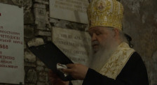 Молитва на македонски јазик пред вечното почивалиште на Свети Кирил во Рим | Сител Телевизија