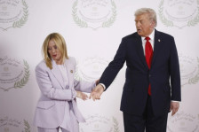 Спор меѓу Вашингтон и Рим по изјавата на Трамп дека Мелони го „молела“ заедно да се сликаат | Сител Телевизија