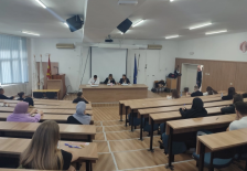 Над 14 500 кандидати за полагање на матурата, денеска изборен екстерен испит - странски јазик, математика или историја | Сител Телевизија