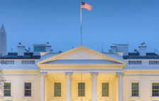 По повод 80-тиот роденден на Трамп: УФЦ спектакл на тревникот пред Белата куќа | Сител Телевизија
