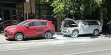 Запалени две возила со дипломатски таблички пред Бугарската амбасада | ФОТО | Сител Телевизија