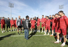 Творецот на шампионскиот Вардар и првиот селектор слави јубилеј: Среќен роденден, чичко Дончо! - SportStation.mk