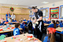 (Видео) Џек Грилиш ги разубави празниците на мал навивач на Евертон! - SportStation.mk