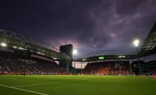 (Видео) Да ти се збоктиса да излезеш на трибина… - SportStation.mk