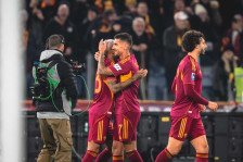 (Видео) Рома го совлада Комо со 1-0 за останување во трка за Скудетото! - SportStation.mk