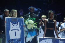 Солзи, гордост и вечност: Лестер Бо Мекејлеб стана бесмртен во Њу Орлеанс - SportStation.mk