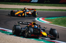 (Видео) Две легенди: Макс на Имола со најдобар потег во сезоната! - SportStation.mk