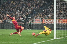 (Видео) Рома се врати во топ 4: Суров пречек за Де Роси на „Олимпико“! - SportStation.mk