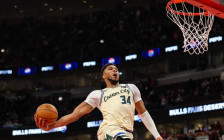 (Видео) Јанис со „некултурно“ забивање ги збесна играчите на Чикаго: „Ми е гајле за почитта, се бориме за живот!“ - SportStation.mk