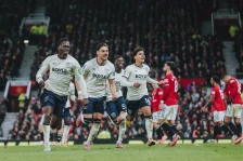 (Видео) Кин грми, Аморим бесен: Јунајтед повторно киксна, „чеканите“ го замолкнаа „Олд Трафорд“! - SportStation.mk