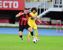 Официјално: Најдобриот лев бек во лигата останува во Вардар - SportStation.mk