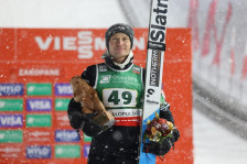 Емотивна ноќ во Закопане: Ланишек победи и му се поклони на „Кралот“ Камил Стох! - SportStation.mk