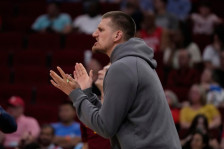 (Видео) Тренер на годината: Никола Јокиќ „диригира“ од клупата - SportStation.mk