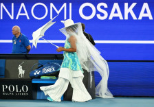 (Видео) Тениски гламур во Мелбурн: Осака како „медуза“ во бело, па вистинска драма на теренот! - SportStation.mk