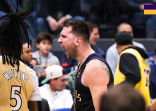 Дончиќ запиша трипл-дабл уште во првото полувреме, Леброн со „невозможни“ забивања! - SportStation.mk