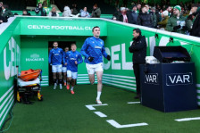 (Видео) „Олд Фирм“ во знакот на пресвртот: Ренџерс слави во Глазгов, Миовски со рекордно брза опомена! - SportStation.mk