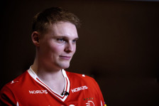 Данскиот ас „исчезна“ од теренот додека соиграчите славеа, еве зошто навивачите му аплаудираат! - SportStation.mk