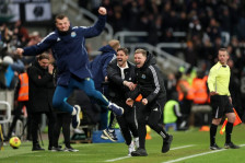 (Видео) Божиќен подарок за паметење: Њукасл и Лидс одиграа 4:3, драма до последен здив - SportStation.mk