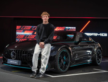 Новото службено возило на тинејџерот Кими Антонели! - SportStation.mk