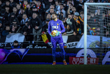 (Видео) Столе одбрани пенал, но Ињаки во 96. минута ја расплака „Местаља“! - SportStation.mk