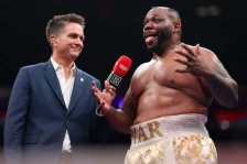 Тошо Малерот има конкуренција: Боксер остана без перика среде ринг! - SportStation.mk