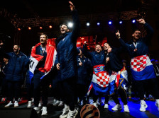 (Видео) Загреб во транс: Десетици илјади ги пречекаа хрватските бронзени ракометари! - SportStation.mk