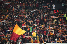 УЕФА го казни Галатасарај: Забрана за навивачи и парична казна по хаосот во Торино - SportStation.mk