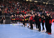 ШОУ на скопската публика, ШОУ на Вардар: „Црвено-црните“ ја прегазија Бенфика и обезбедија осминафинале! - SportStation.mk