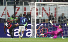 (Видео) „Росонерите“ го обоија Милано во црвено: Еступињан го реши дербито и ја врати надежта за титула! - SportStation.mk