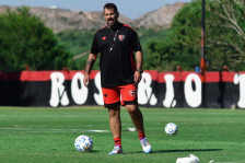 Јужноамерикански темперамент во ПМФЛ: Вардар пред потпис со аргентински стратег - SportStation.mk