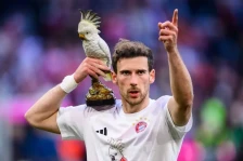 Мистеријата на порцеланската фигура: Како белото какаду стана дел од прославата на Баерн Минхен? - SportStation.mk