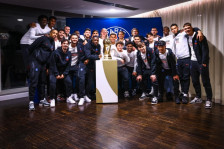 ПСЖ го крена шампионскиот пехар во ќошот на стадионот на градскиот ривал - SportStation.mk