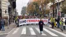 Протести и жив штит во Белград