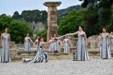 Манифестацијата за палење на олимпискиот оган во античка Олимпија за ЗОИ „Милано Кортина 2026“, поради временските услови ќе се одржи во затворен простор