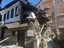 Кривични пријави за Мерко и четири други лица за уривањето на дел од спомен-куќата на Владо Малески во Струга