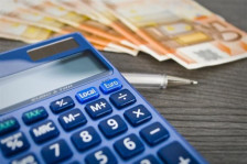 Нема веќе евтино онлајн, Собранието ги изгласа измените на Законот за ДДВ, поддршка за домашната економија и фер конкурентност на пазарот