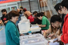 Чиле: Во вториот круг од претседателските избори ќе се соочат комунистката Хара и десничарот Каст