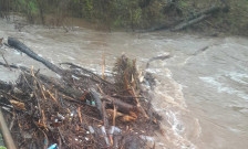 АХВ: Да не се пие водата во поплавените подрачја и да се фрли храната од поплавените фрижидери во куќите