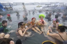 Божиќно пливање во Женевското Езеро