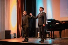 Импресивна изведба на шпанскиот тенор Елаис и италијанскиот пијанист Барбаџелата на новогодишниот концерт на „Охридско лето“